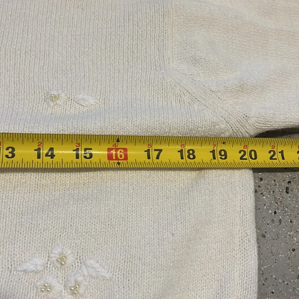 VINTAGE LIZ CLAIBORNE FLORAL EMBROIDERED BEADED KNIT SWEATER IVORY WHITE SIZE 8P - Picture 12 of 15